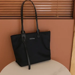 Classic Black Tote Bag for Women – Stylish Everyday Shoulder Handbag